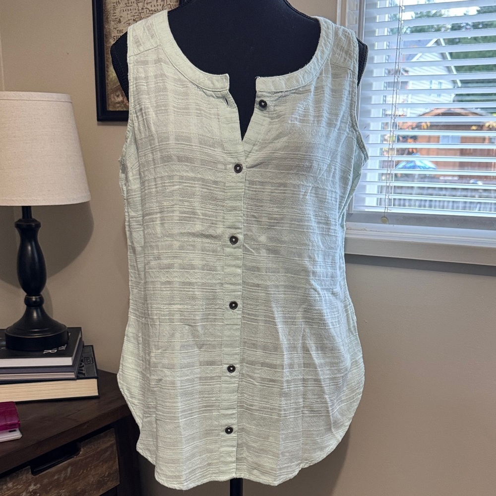 Columbia Sleeveless Button-Down Shirt - Light Green